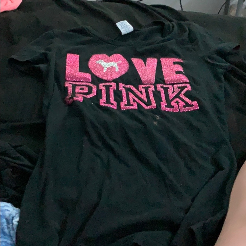 pink t shirt